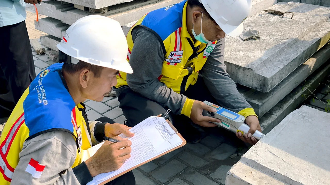 Mengenal Hammer Test Beton: Cara Cepat Mengecek Kekuatan Beton Tanpa Merusaknya