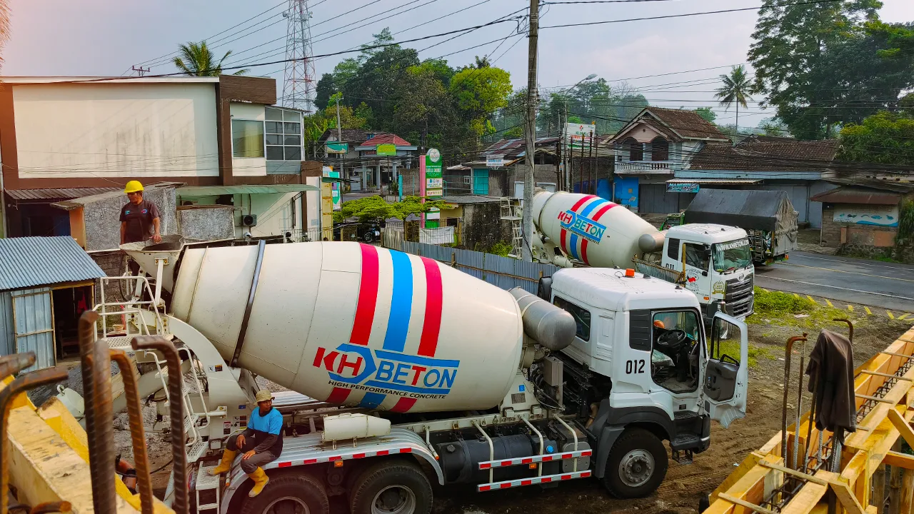 Kenapa Truk Mixer Terus Berputar? Ternyata Ini Alasannya